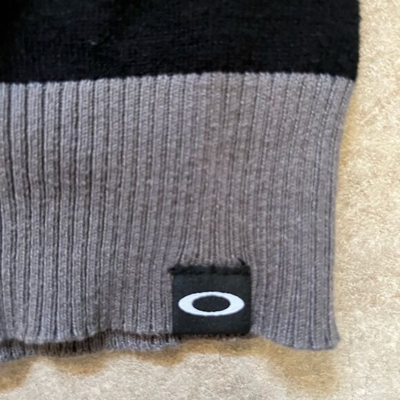 Oakley black and grey V neck sweater - Picture 2 of 6